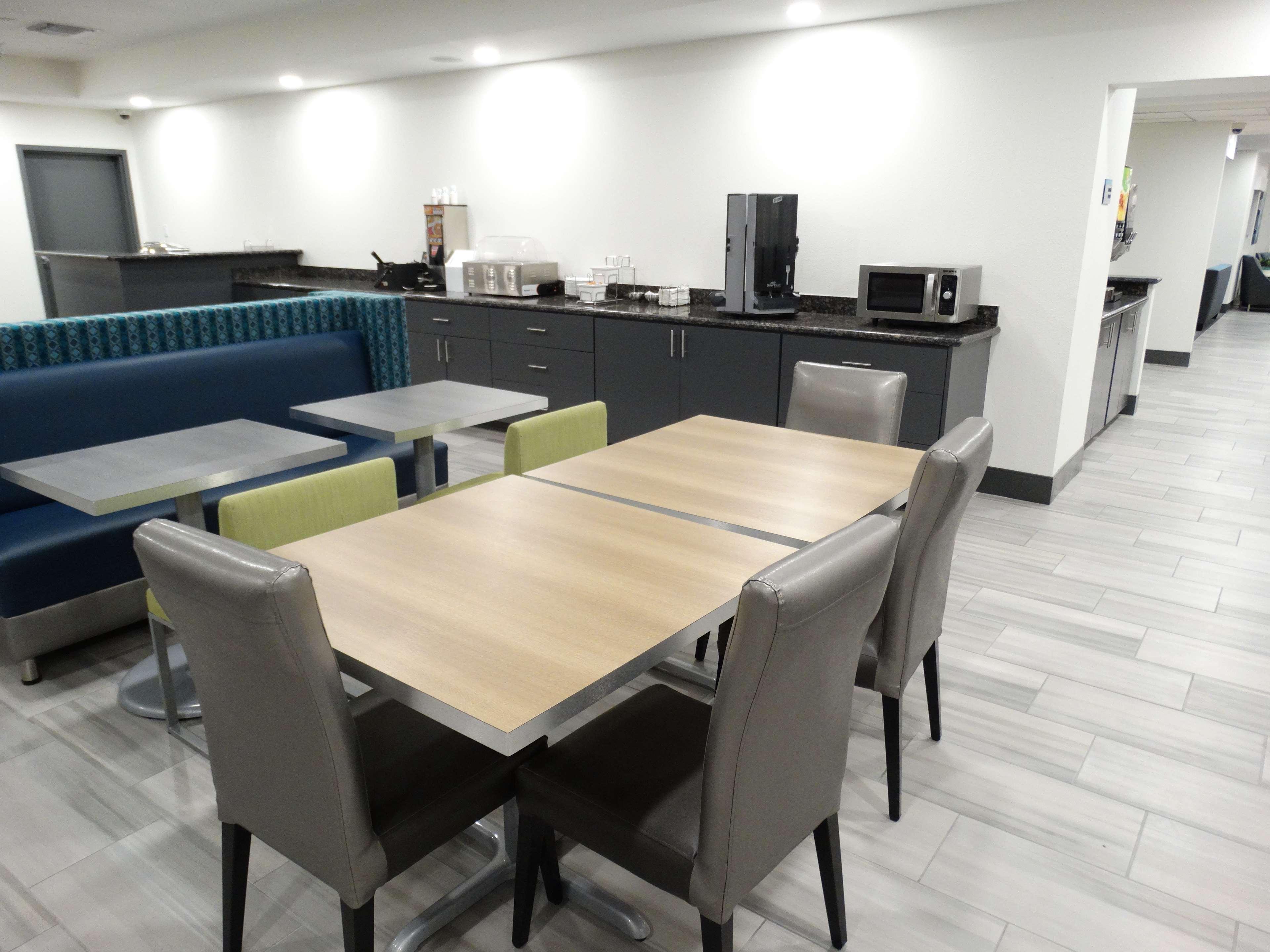 La Quinta Inn & Suites By Wyndham Tulsa Downtown - Route 66 Exteriér fotografie