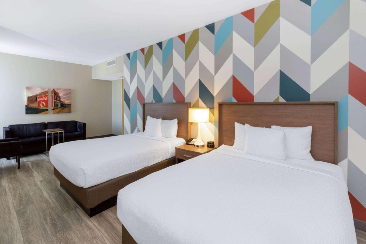 La Quinta Inn & Suites By Wyndham Tulsa Downtown - Route 66 Exteriér fotografie