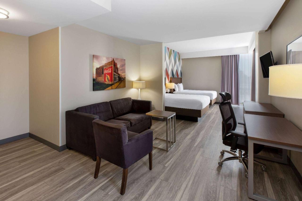 La Quinta Inn & Suites By Wyndham Tulsa Downtown - Route 66 Exteriér fotografie