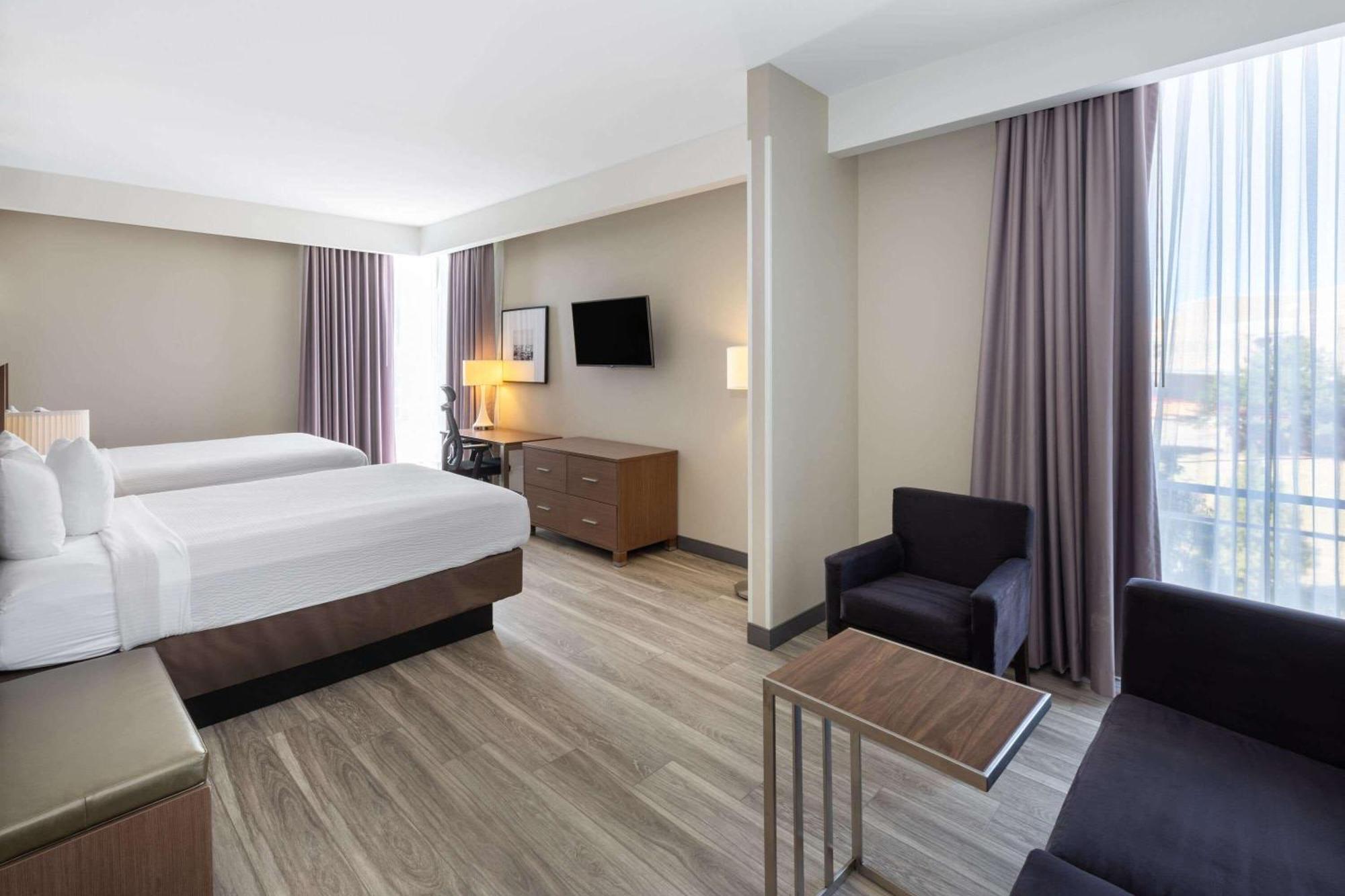 La Quinta Inn & Suites By Wyndham Tulsa Downtown - Route 66 Exteriér fotografie